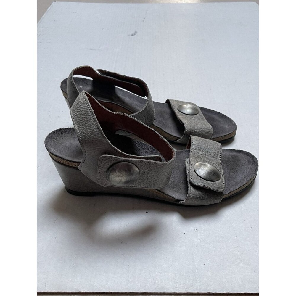 TAOS Carousel 2 Pewter Comfort Sandal Womens 40 US 9 Wedge Button Ankle Strap